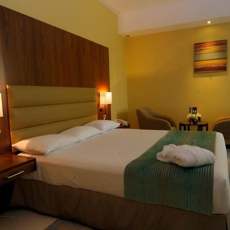 Howard Johnson By Wyndham Abu Dhabi Downtown מראה חיצוני תמונה