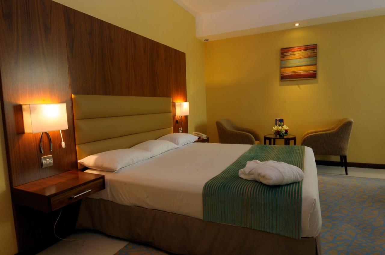 Howard Johnson By Wyndham Abu Dhabi Downtown מראה חיצוני תמונה