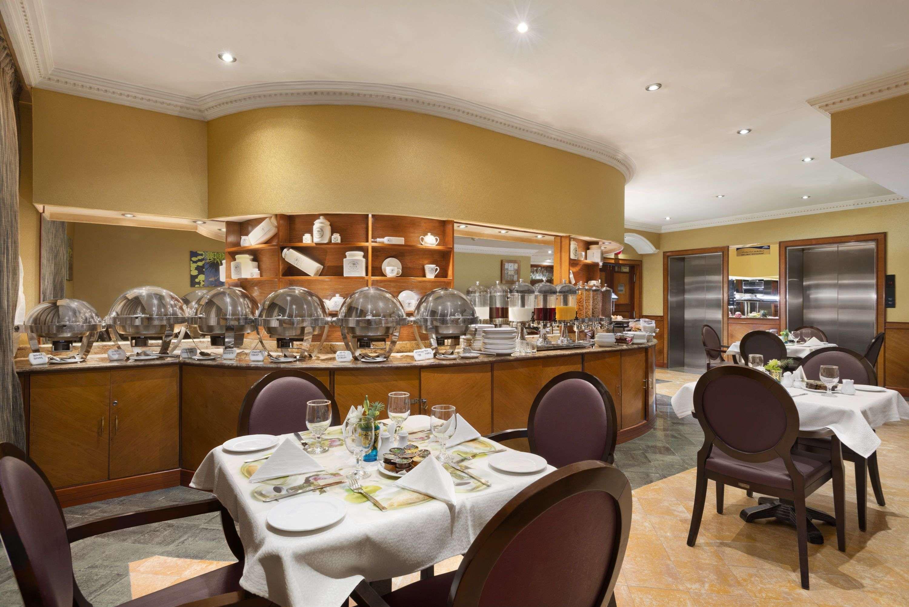 Howard Johnson By Wyndham Abu Dhabi Downtown מראה חיצוני תמונה