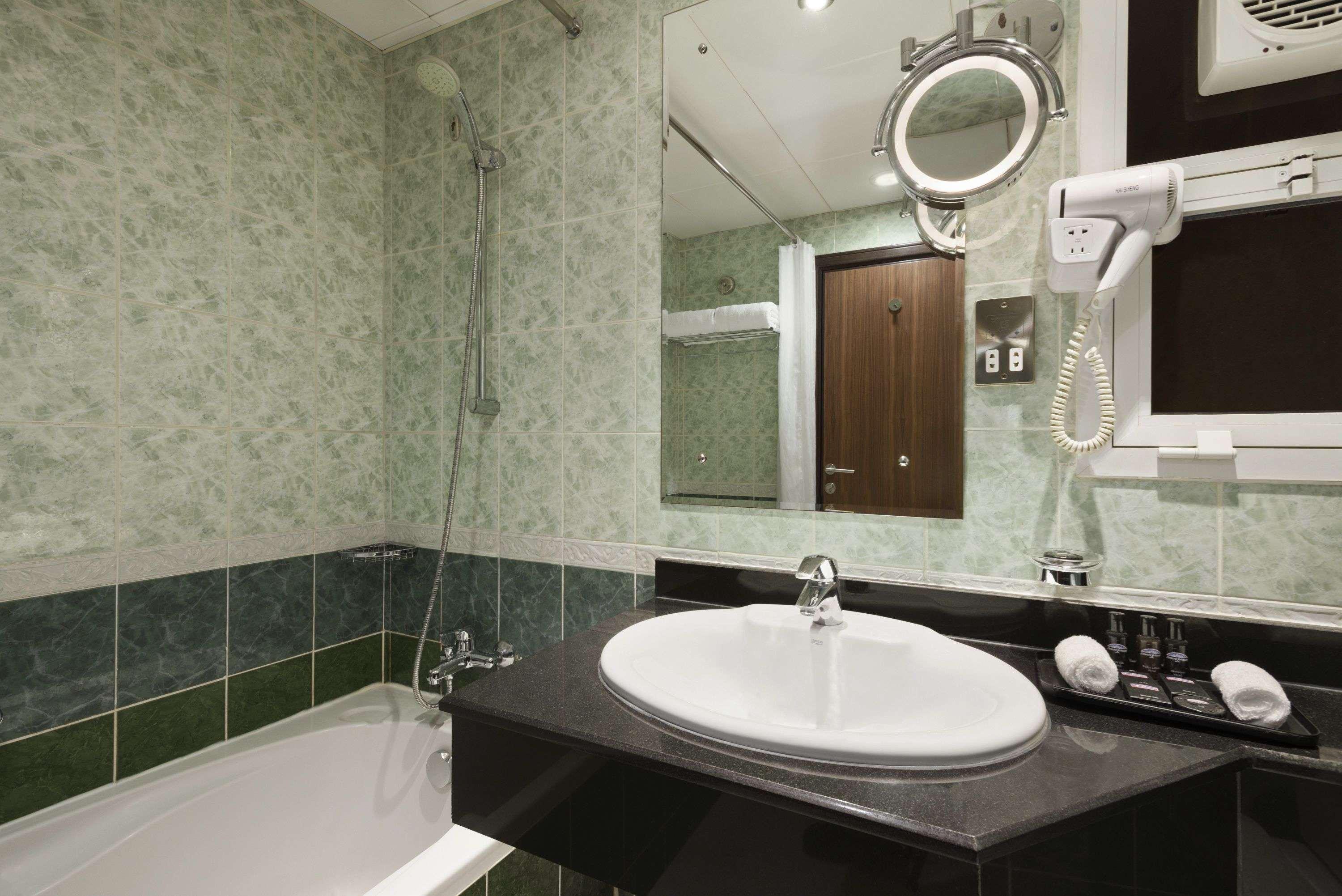 Howard Johnson By Wyndham Abu Dhabi Downtown מראה חיצוני תמונה